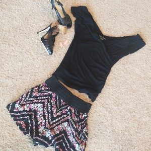 🚫SOLD🚫White House Black Market faux wrap top